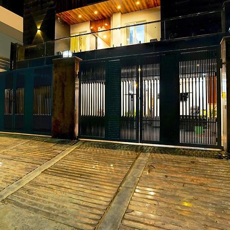 Super Townhouse Sector 104 Noida Hotel Bagian luar foto