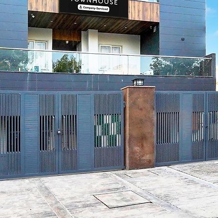 Super Townhouse Sector 104 Noida Hotel Bagian luar foto