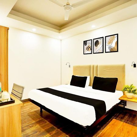 Super Townhouse Sector 104 Noida Hotel Bagian luar foto