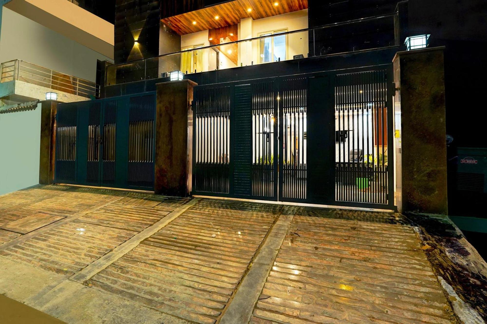 Super Townhouse Sector 104 Noida Hotel Bagian luar foto