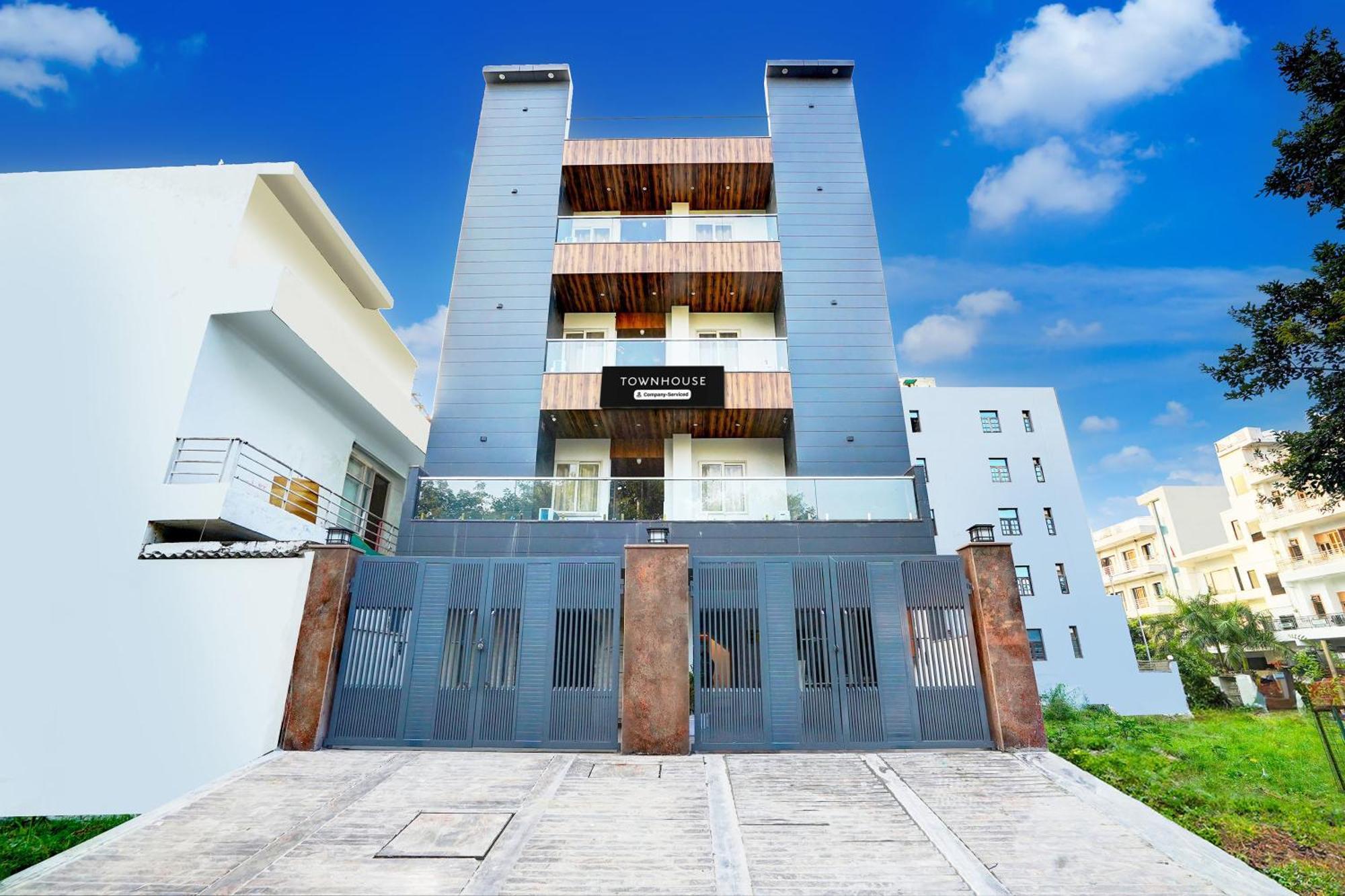 Super Townhouse Sector 104 Noida Hotel Bagian luar foto