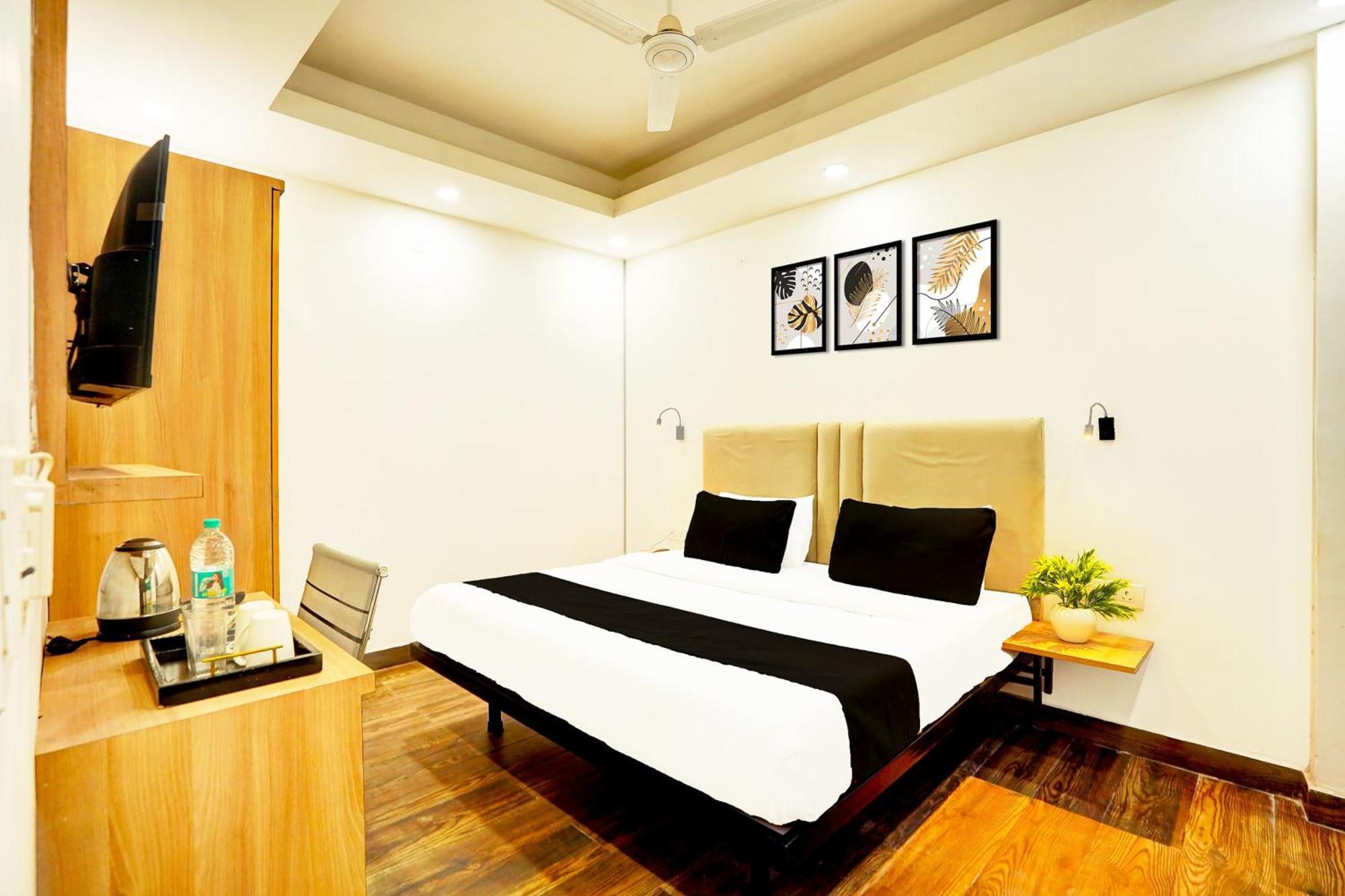 Super Townhouse Sector 104 Noida Hotel Bagian luar foto