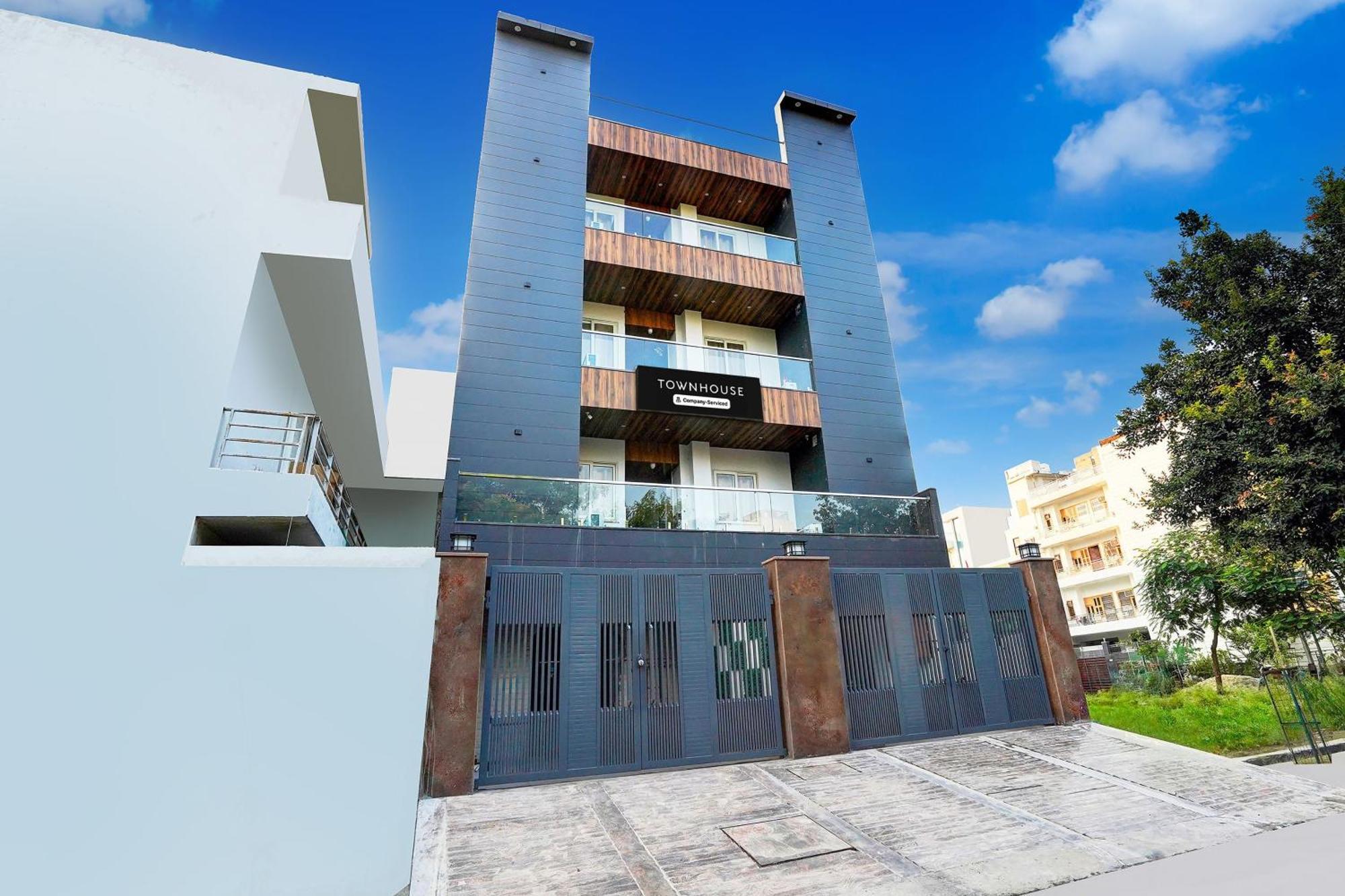 Super Townhouse Sector 104 Noida Hotel Bagian luar foto