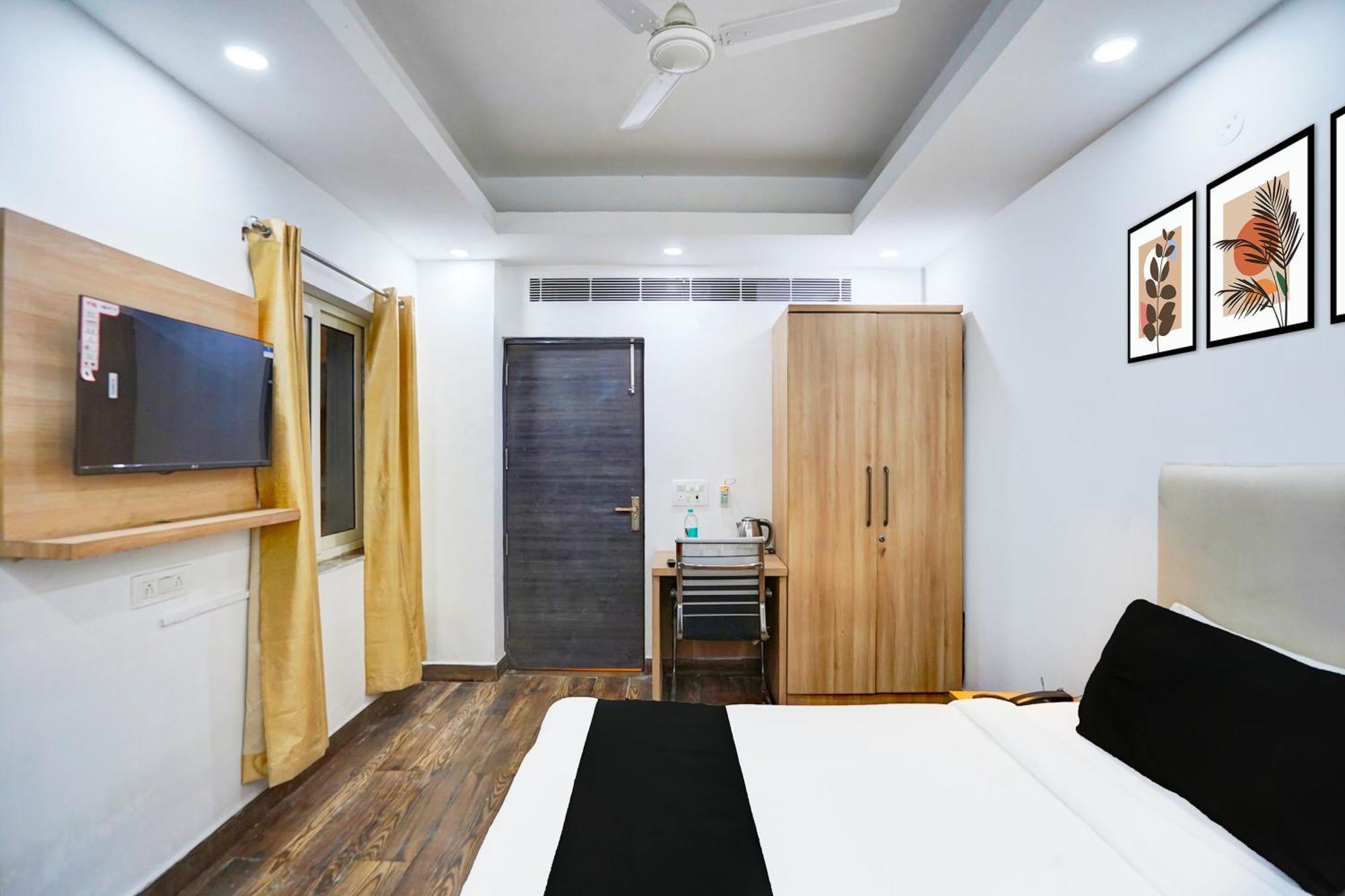 Super Townhouse Sector 104 Noida Hotel Bagian luar foto