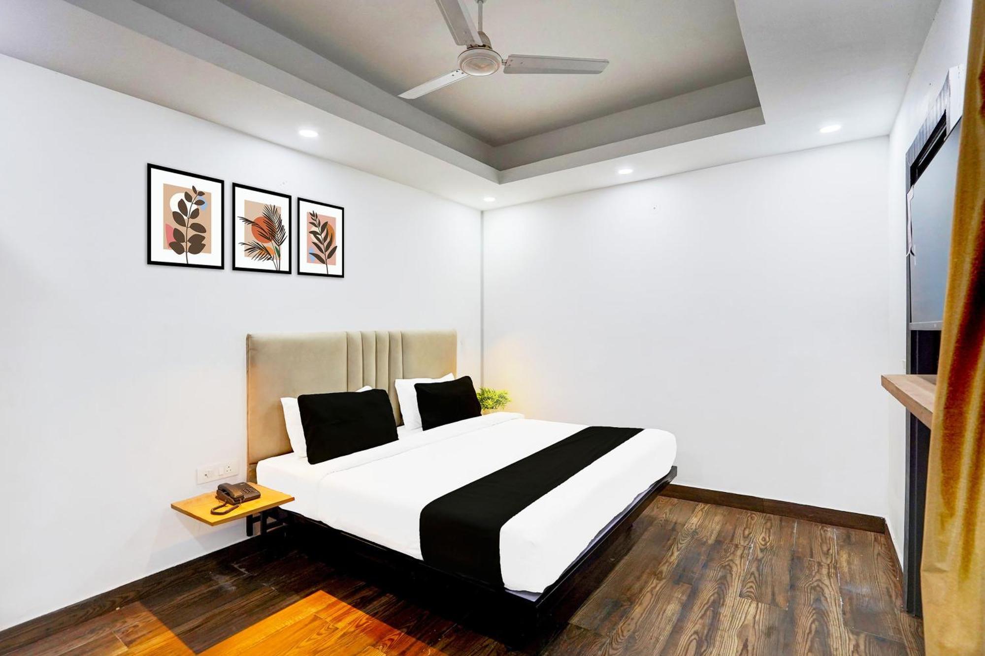 Super Townhouse Sector 104 Noida Hotel Bagian luar foto