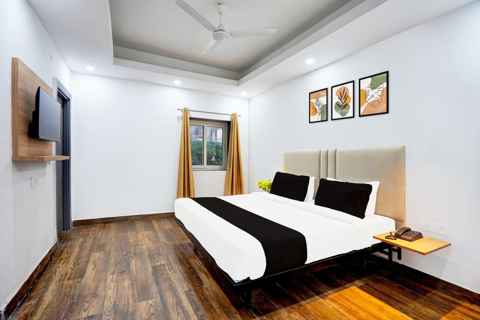 Super Townhouse Sector 104 Noida Hotel Bagian luar foto