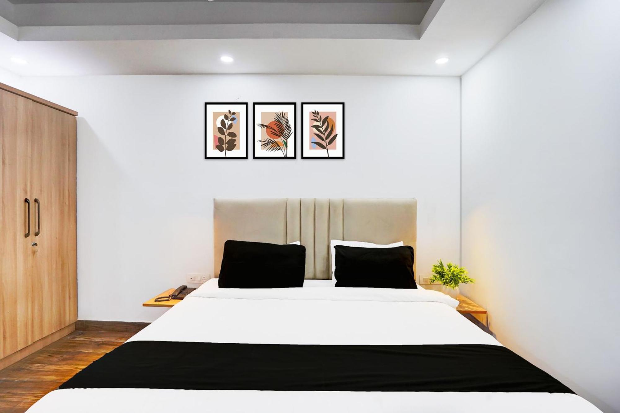 Super Townhouse Sector 104 Noida Hotel Bagian luar foto