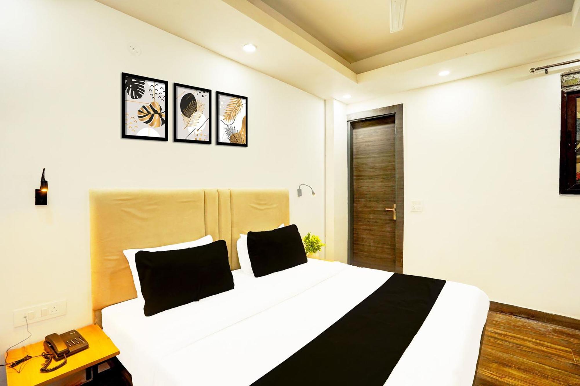 Super Townhouse Sector 104 Noida Hotel Bagian luar foto